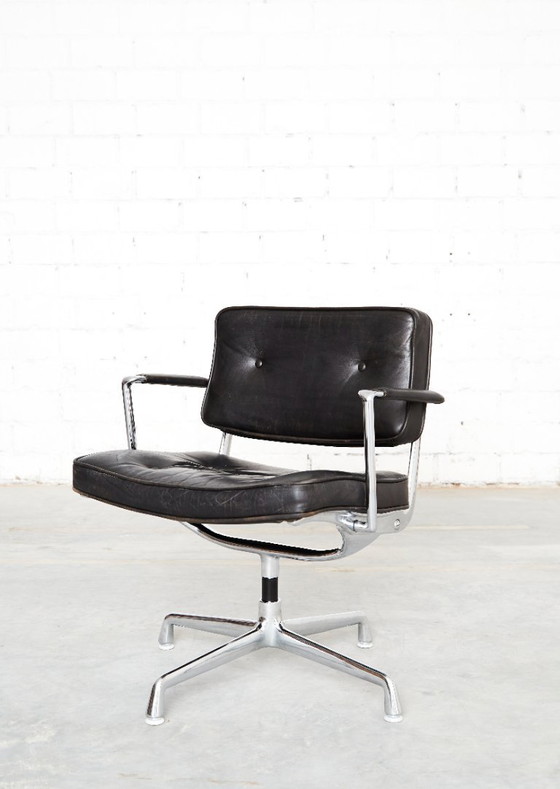 Sedia da scrivania intermedia Ray & Charles Eames ES102 per Herman Miller – Sedie girevoli, Leather (photo 2 of 14)