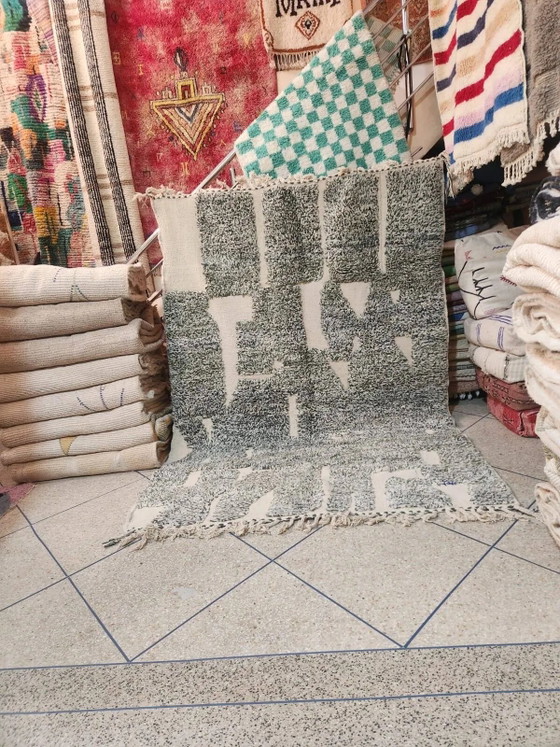Tapis berbère marocain, laine grise et crème, 300x200 cm, grande taille avec motifs géométriques. – Coton (photo 4 of 4)