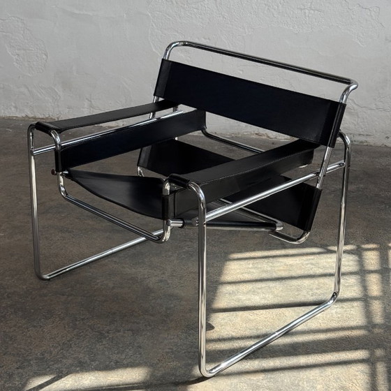 Image 1 of Set van 2 Marcel Breuer "Wassily" stoelen met bijpassende salontafel voor Knoll, 1990