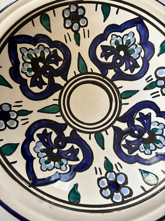 Image 1 of Plato de servir de terracota procedente de Nabeul, Túnez.