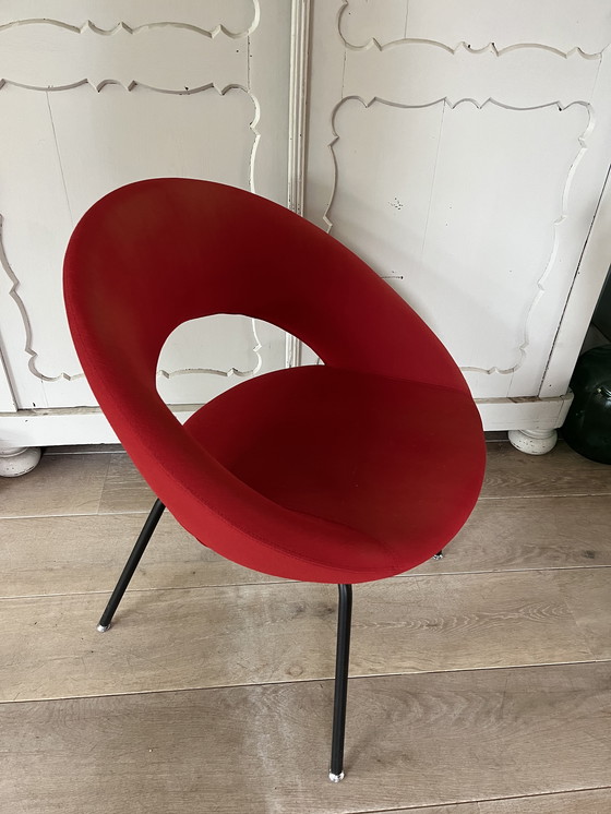 Image 1 of Artifort Nina roter eleganter und stilvoller Stuhl