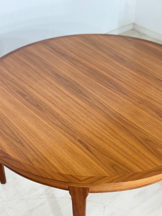 Image 1 of Bellissimo tavolo da pranzo rotondo / Tavolo da cucina in teak / Tavolo in legno / Tavolo da pranzo vintage