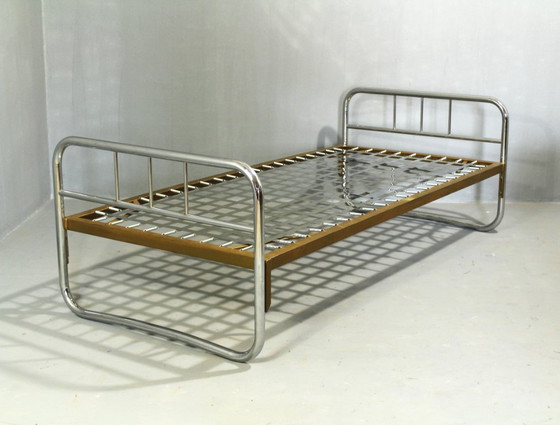 Bauhaus-Bett – Einzelbetten, Cast Iron (photo 2 of 8)