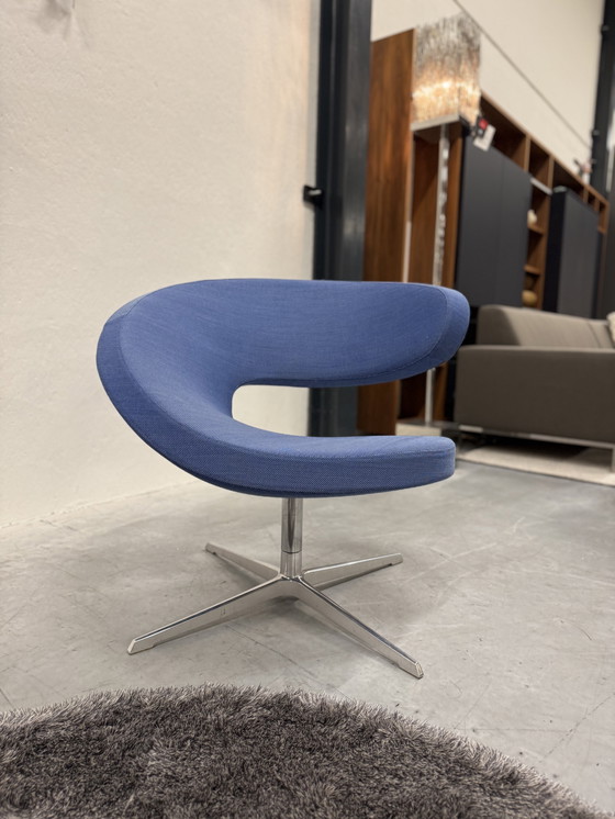 Image 1 of Sillón giratorio Varier Peel Club de tela azul