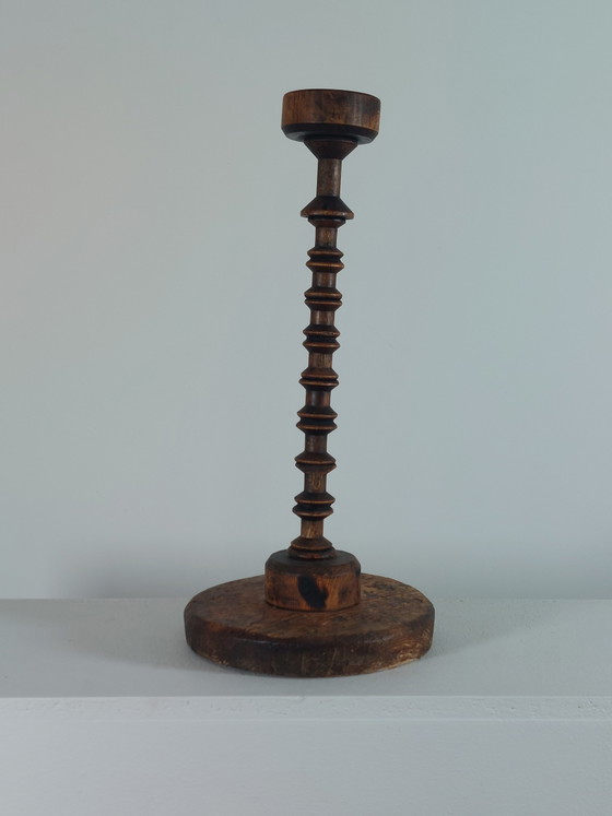 Image 1 of Candeliere antico in legno, rocchetti di filo, arte popolare, patina