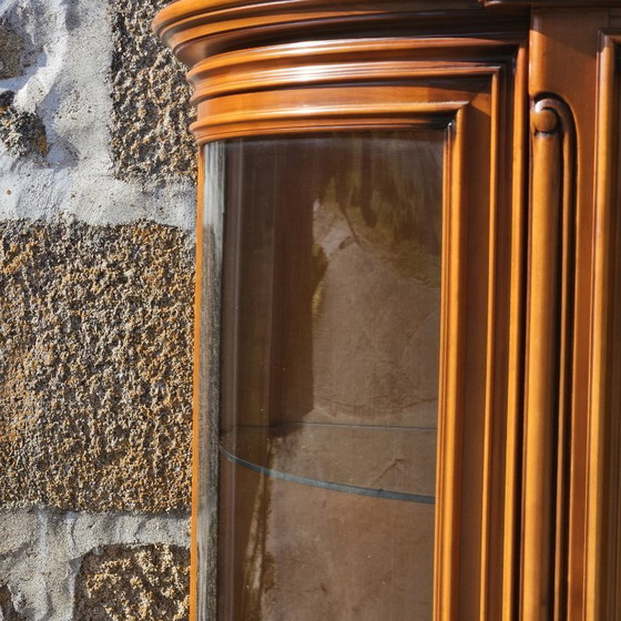 Image 1 of Franse vintage glazen vitrinekast - Kersenhouten vitrine - Louis XV-stijl - jaren 70