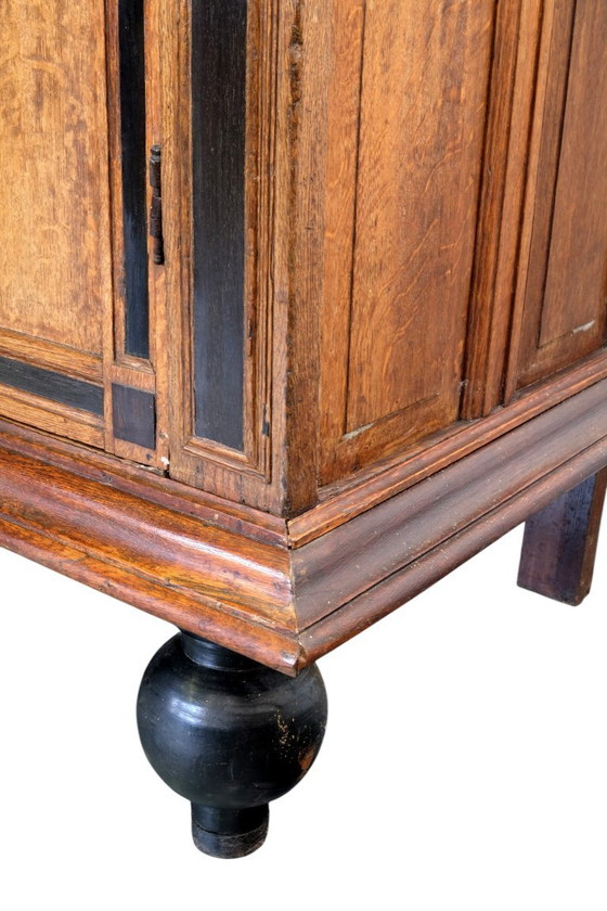 Image 1 of Hollandse 17de eeuwse Toogkast eikenhout