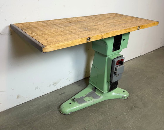 Image 1 of Tavolo industriale in ghisa verde, anni '60