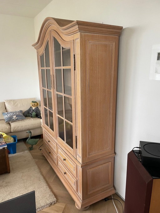 Mulleman china cabinet with coffee table