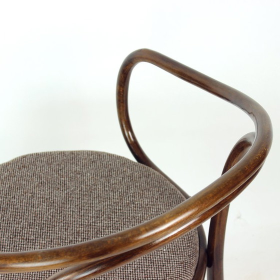 Poltrona August Thonet No. 30 In Legno Curvato Per TON, Cecoslovacchia, Metà XX Secolo – Poltrone, Textile (photo 6 of 13)