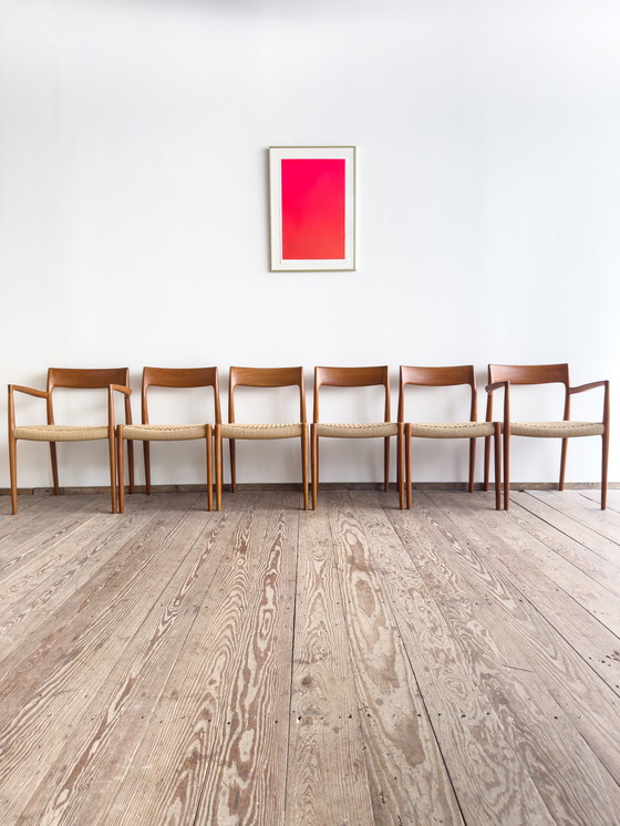 Image 1 of Sillas de comedor danesas de teca de mediados de siglo nº 57 y 77 de Niels O. Møller, J. L. Moller, juego de 6