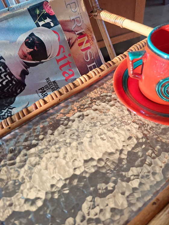 Image 1 of Table de lecture en rotin