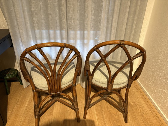 Image 1 of Deux chaises Angraves « Invicta » originales en rotin à dossier en éventail, comme neuves, années 1970.