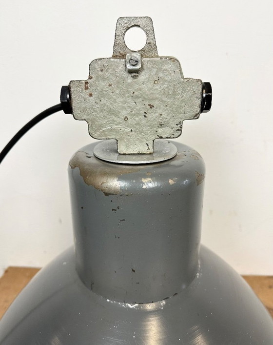 Image 1 of Graue industrielle Aluminium-Pendelleuchte von Polam Wilkasy, 1960er Jahre