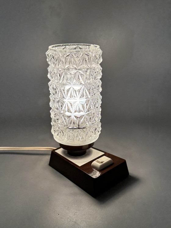 Image 1 of Vintage tafellamp met glazen kap (jaren ’70 stijl)
