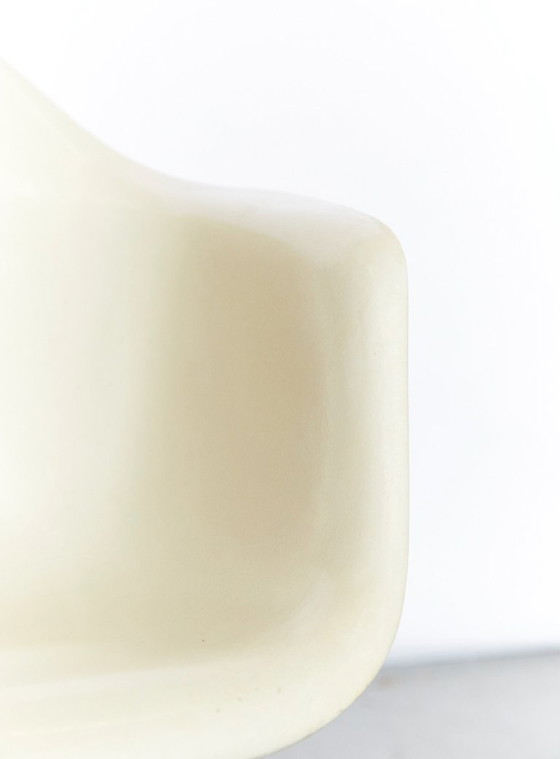 Image 1 of Off-White Dax Fiberglas Chair by Charles & Ray Eames for Herman Miller
