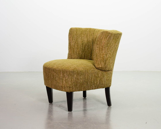 Image 1 of Fauteuil club de style hollandais avec tapisserie en laine moutarde et pieds en chêne massif. Pays-Bas, années 1950.