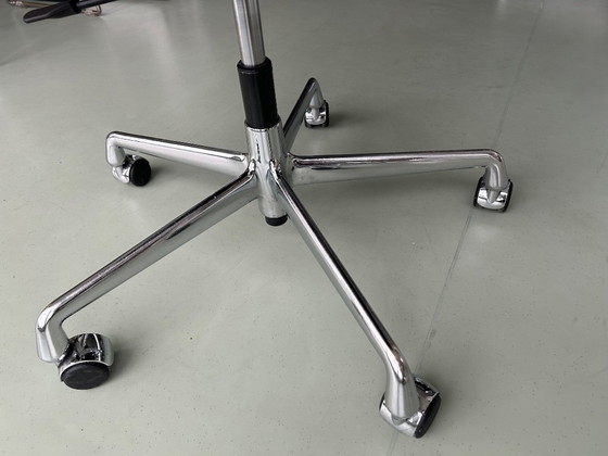 Vitra Eames E.A. 219 Office Chair – Swivel chairs, Aluminium (photo 4 of 5)