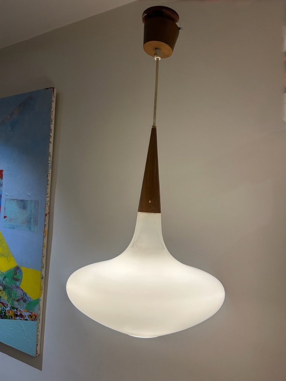 Louis Kalff Hängelampe aus Teakholz und Opalglas – Pendelleuchten, Wood (photo 8 of 8)