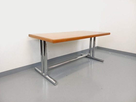 Image 1 of Scrivania vintage in legno di noce e metallo cromato degli anni '70