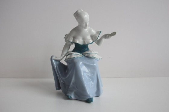 Image 1 of Statuetta di donna in porcellana vintage di Royal Dux, Boemia, anni '60.
