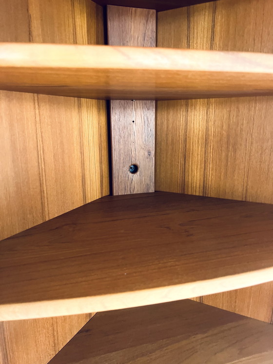Image 1 of Vitrine d'angle vintage danoise en teck, Dyrlund '70s