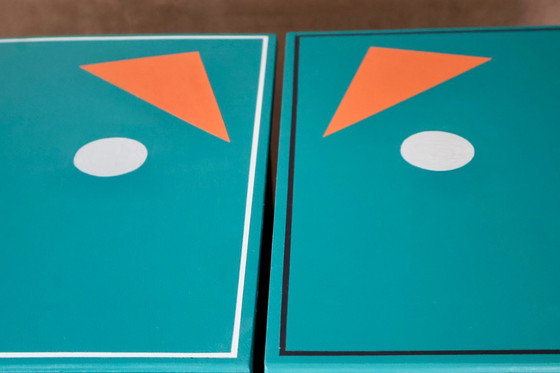 Image 1 of Memphis Twins – comodini postmoderni nei colori verde acqua e arancione toscano.