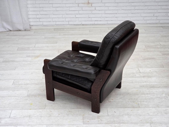 Image 1 of Deense fauteuil uit de jaren 70, bruin meubelleer, eikenhout.