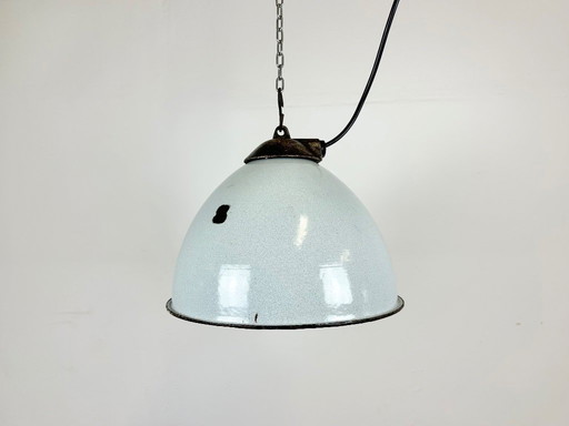 Lampe industrielle en émail gris avec abat-jour en fonte, années 1960