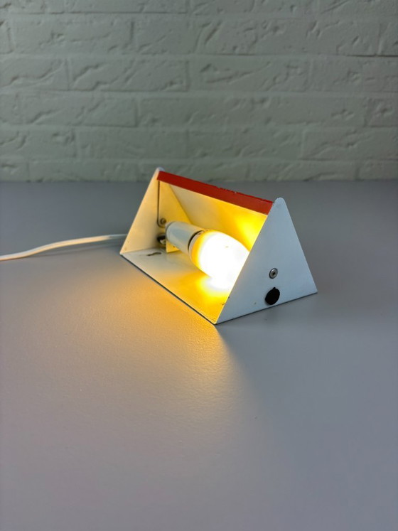 Image 1 of Anvia Model 7013 ‘Triangle’ wall lamp – J.J.M. Hoogervorst