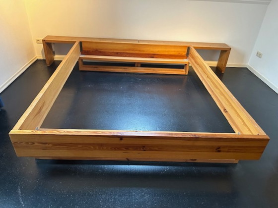 Estructura de cama de pino macizo de los años 70, de Ate van Apeldoorn. – Camas de matrimonio, Wood (photo 5 of 21)