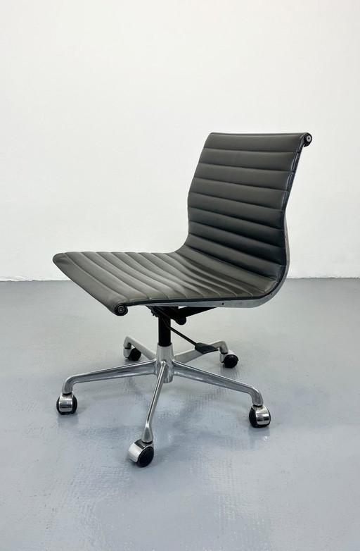 Ea117 Bureaustoelen Icf Charles & Ray Eames Seats