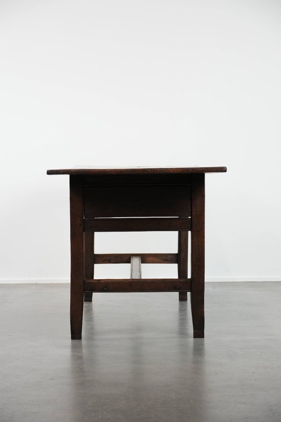 Image 1 of Antieke Landelijke Engelse Eikenhouten Eettafel Uit Begin 18e Eeuw Voor 4 Tot 6 Personen