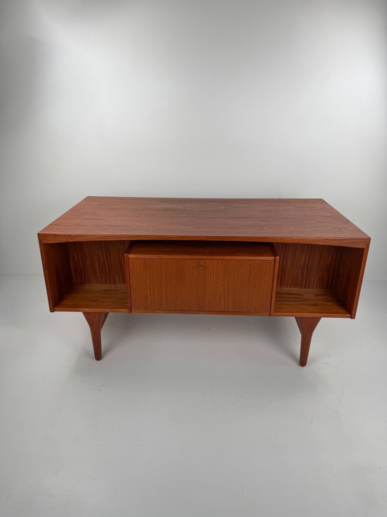 Image 1 of Bureau de direction Valdemar Mortensen – Design sculptural en teck danois, années 1960