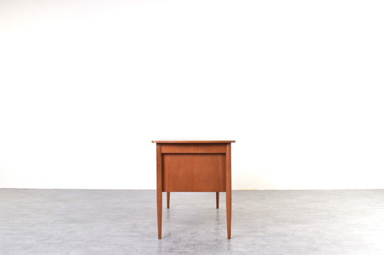 Image 1 of Deens teakhouten bureau uit het midden van de 20e eeuw, jaren 60.