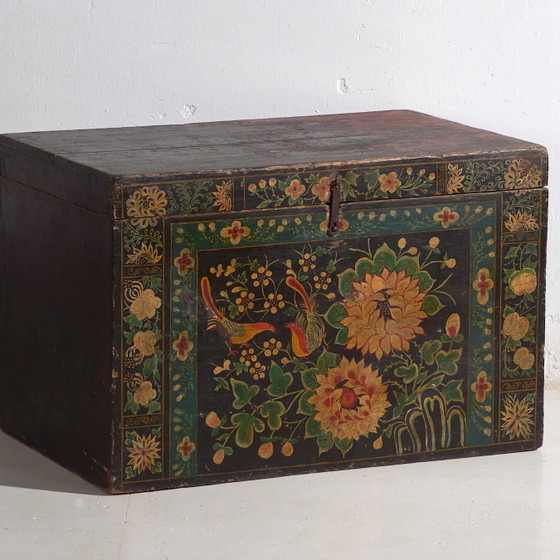 Antique painted Chinese trunk in pine wood – China, circa 1900 – Storage cabinet (photo 4 of 40)