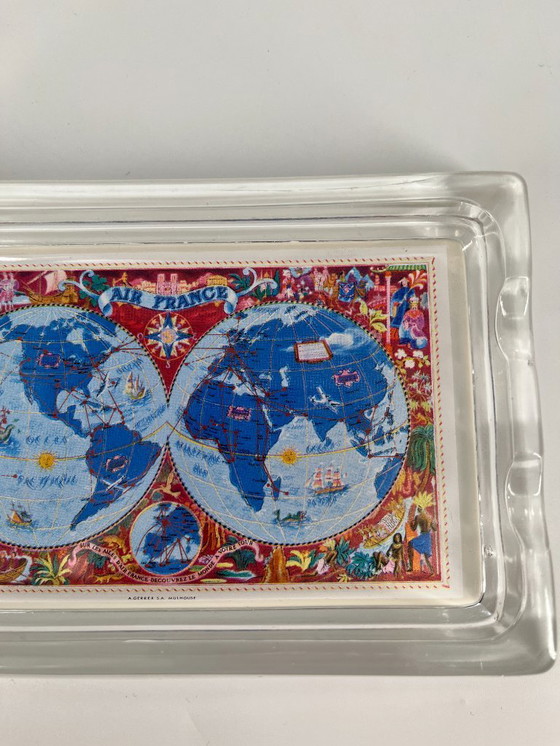 Image 1 of Vintage glazen asbak van Air France met wereldkaart – design uit het midden van de 20e eeuw