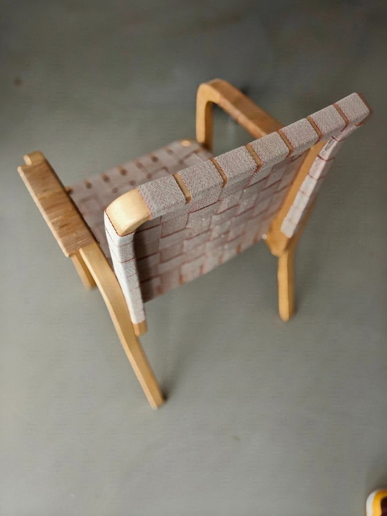 Modello 45 di Alvar Aalto con cinghie color arancio-crema – Artek, Sedie da pranzo, Textile (photo 3 of 5)