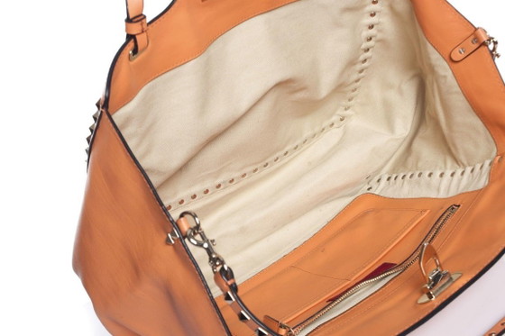 Image 1 of Sac cabas Valentino Garavani Rockstud Trapeze orange.