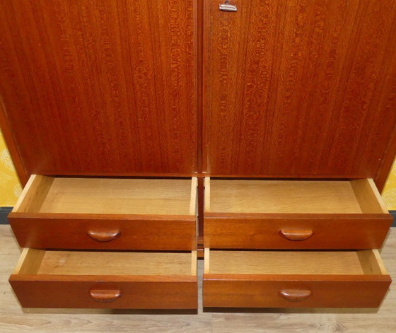 Image 1 of Cassettiera 1960 in stile danese Cassettiera in teak vintage di metà secolo Cassettiera danese di design moderno scandinavo W