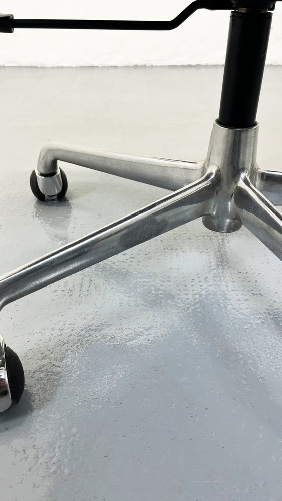 Image 1 of Chaises de bureau Ea117 Icf Sièges Charles & Ray Eames