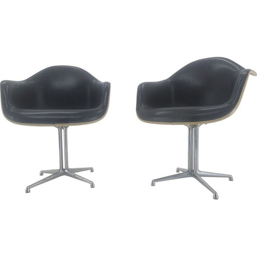 Pair of vintage Herman Miller chairs by Charles and Ray Eames, 1960