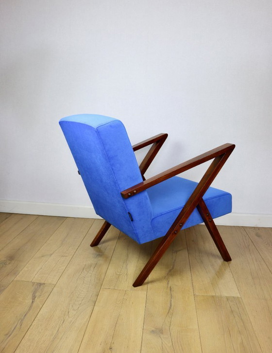Image 1 of Fauteuil vintage style loft en velours bleuet Jade - rénovation de fauteuil