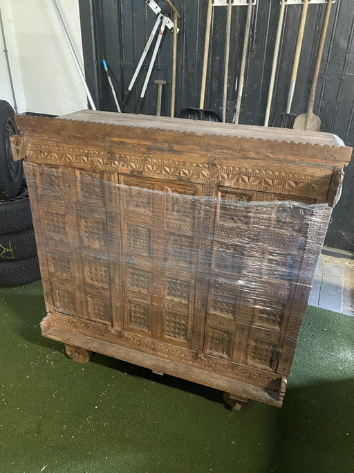 Armoire en Bois Sculptée à la Main Antique
