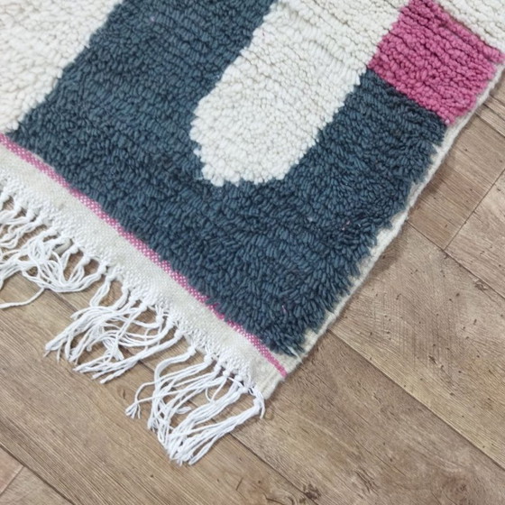 Image 1 of Authentiek Marokkaans Berber tapijt 186 x 114 cm – Handgemaakt abstract wollen tapijt