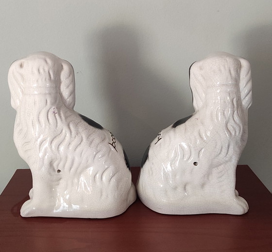 Image 1 of Chiens de cheminée style Staffordshire vintage (paire) – Céramique noire et blanche – 23 cm