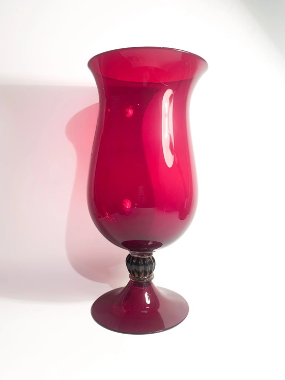 1980er Jahre mundgeblasene Bordeaux Murano Glas Kelchvase, Vasen, Murano-Glas (Foto 6 von 12)