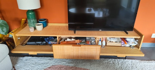 Splendido mobile porta TV di design.