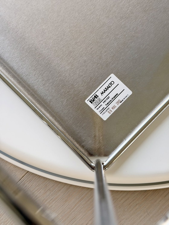 Image 1 of Trois tables d'appoint B&B Italia FAT FAT blanches avec cadre chromé