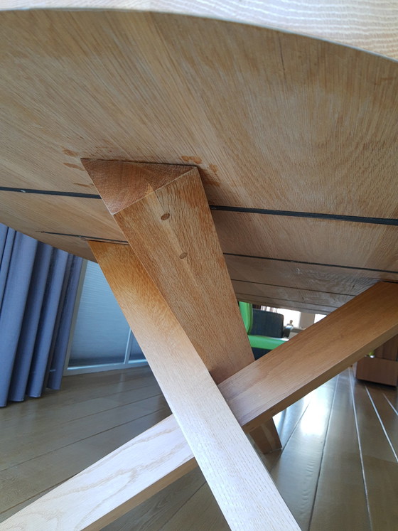Image 1 of Ovaler Esstisch aus massiver Eiche